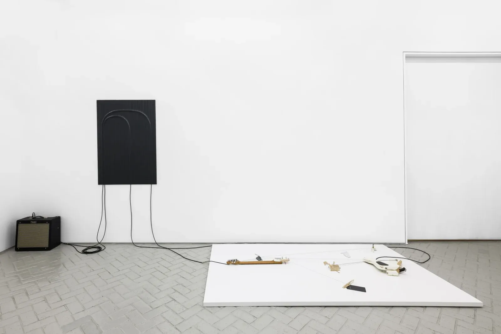 Naama Tsabar, Breaks and Suspensions at Shulamit Nazarian, photo 4