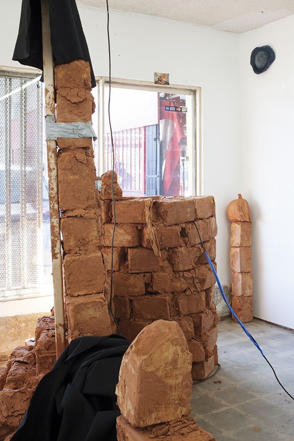 Phil Davis, Never at Phil Gallery, photo 2