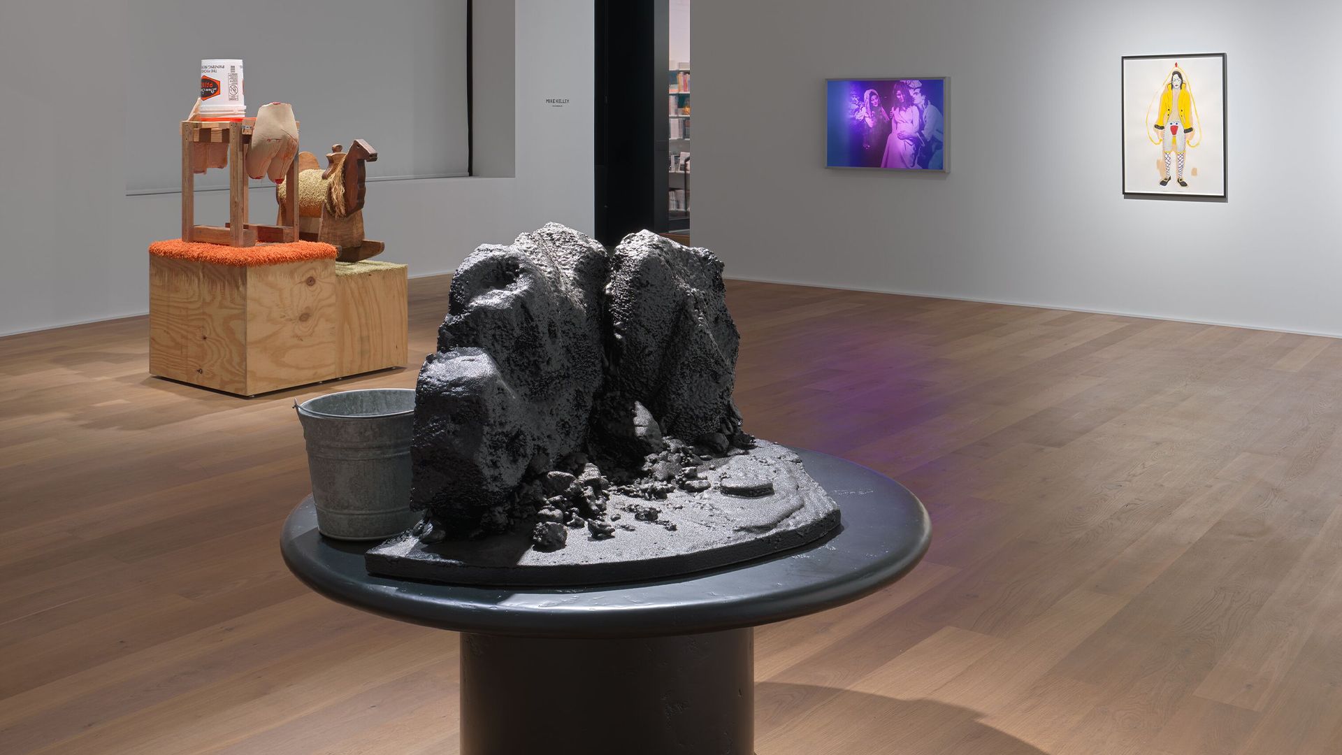 Mike Kelley, Vice Anglais at Hauser & Wirth, photo 4
