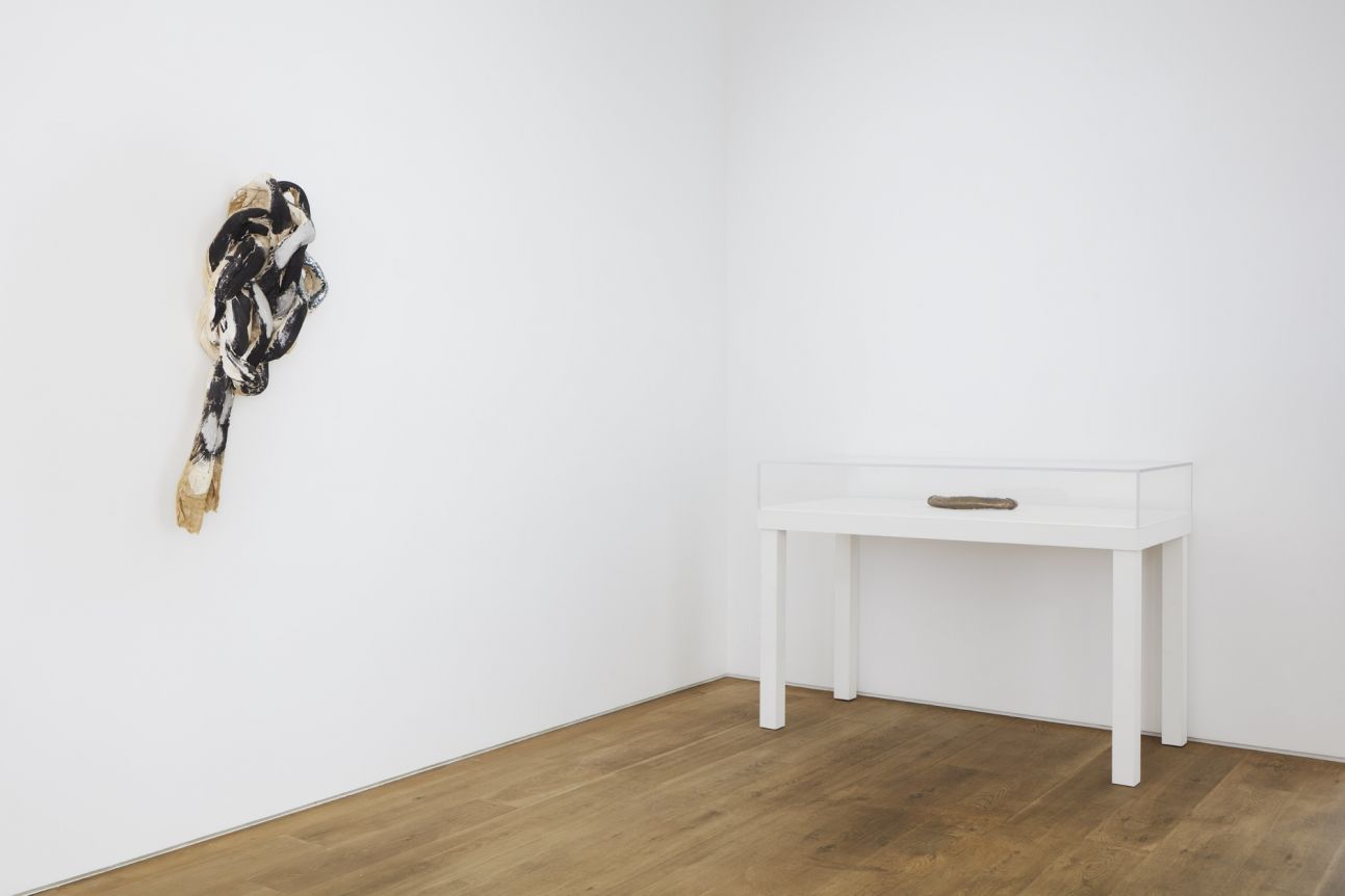 Lynda Benglis, Early Work 1967 to 1979 at Ortuzar Projects, photo 2