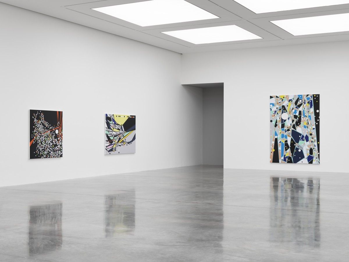 Sarah Morris, Means of Escape at White Cube, photo 2