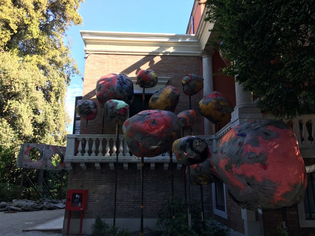 Phyllida Barlow, Folly at British Pavilion, photo 6