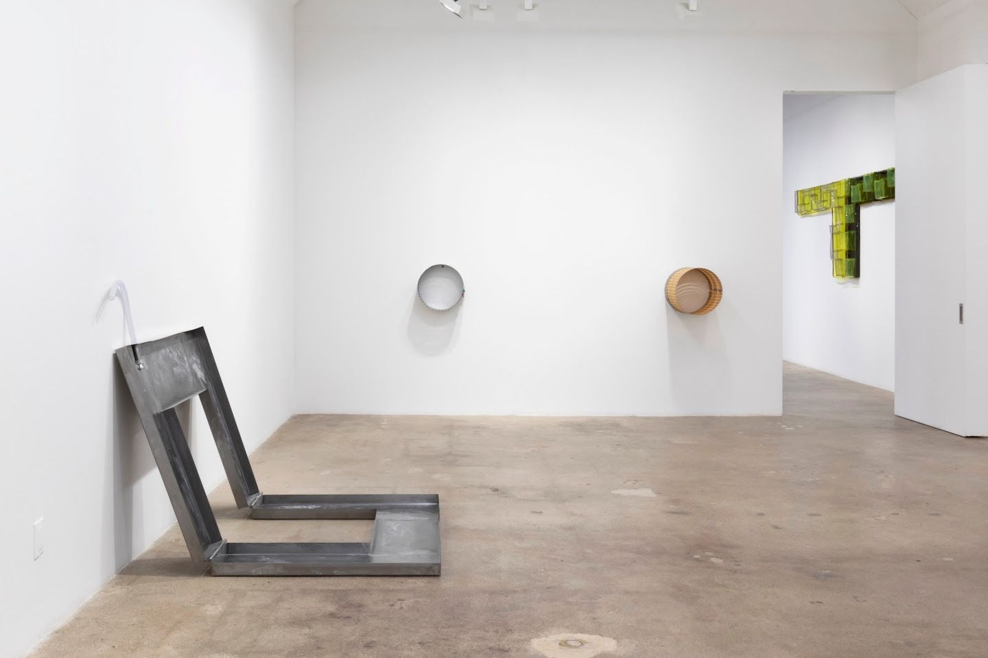 Alina Tenser, Circles with Sharp Corners at Hesse Flatow, photo 5