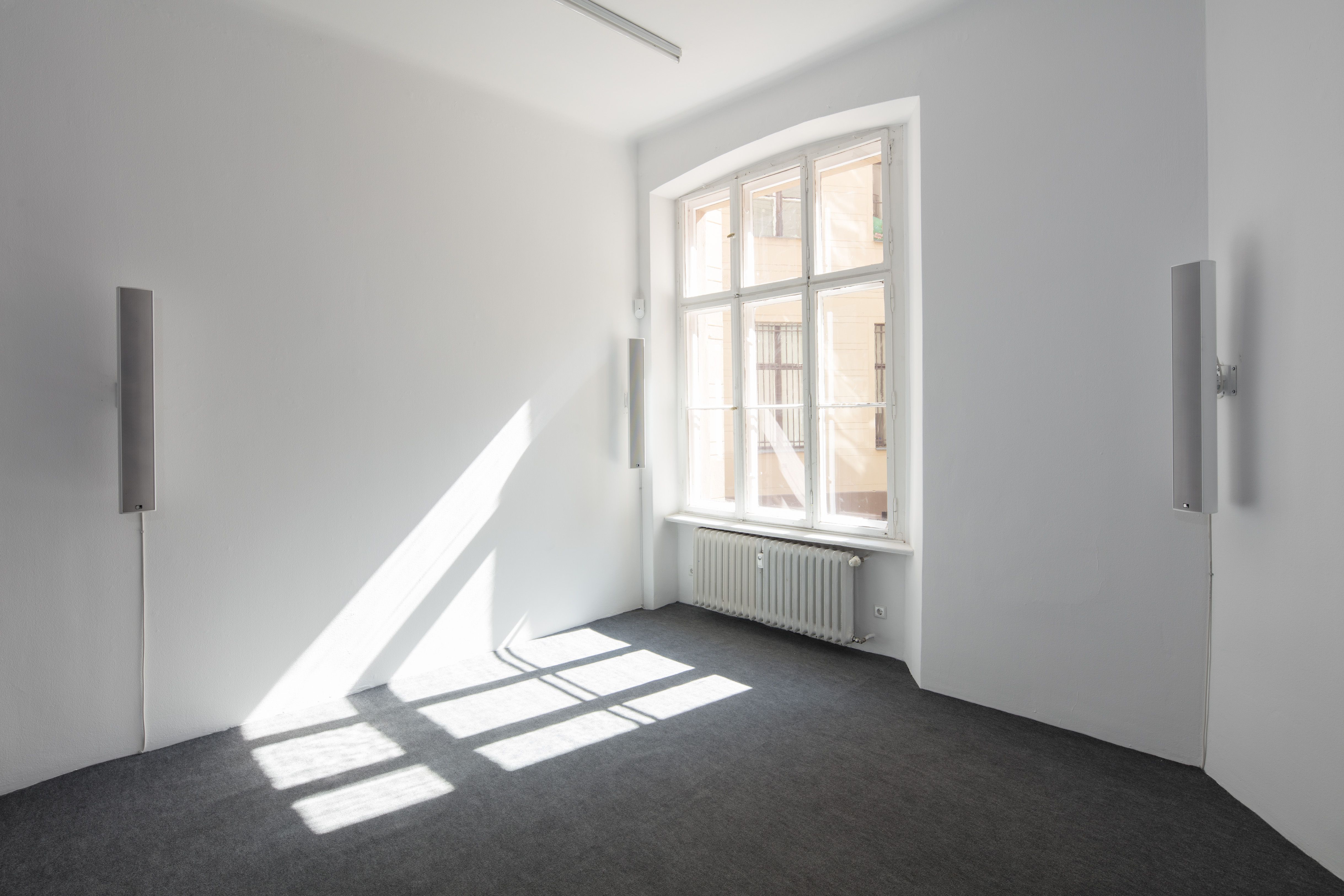 James Richards, Crumb Mahogany at Isabella Bortolozzi, photo 2