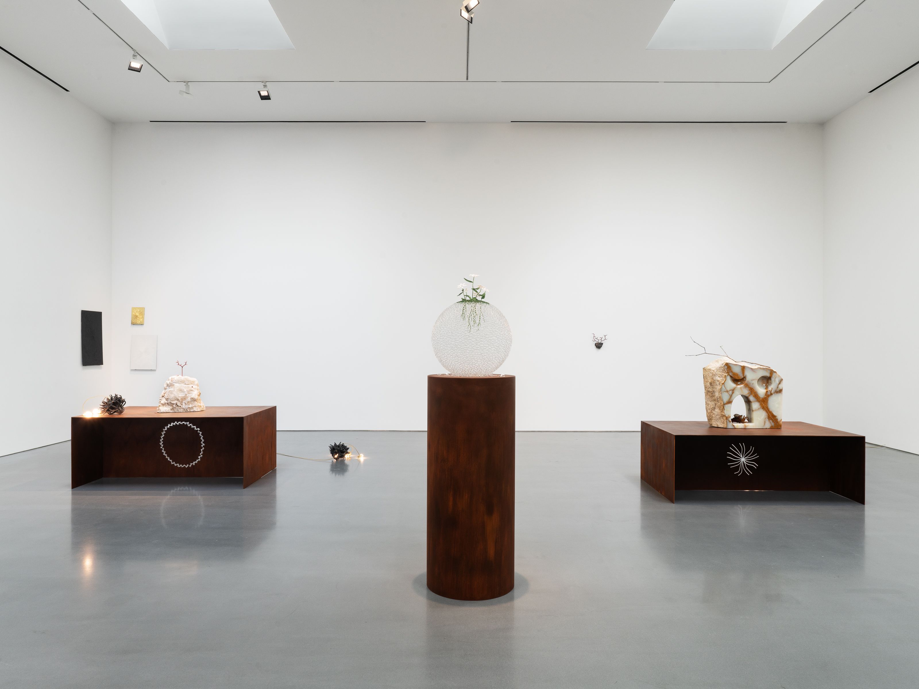 Kelly Akashi, Kelly Akashi at Lisson, photo 2
