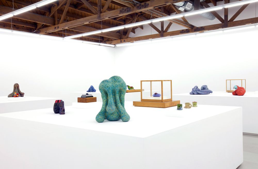 Ken Price, A Career Survey, 1961 - 2008 at Parrasch Heijnen, photo 2