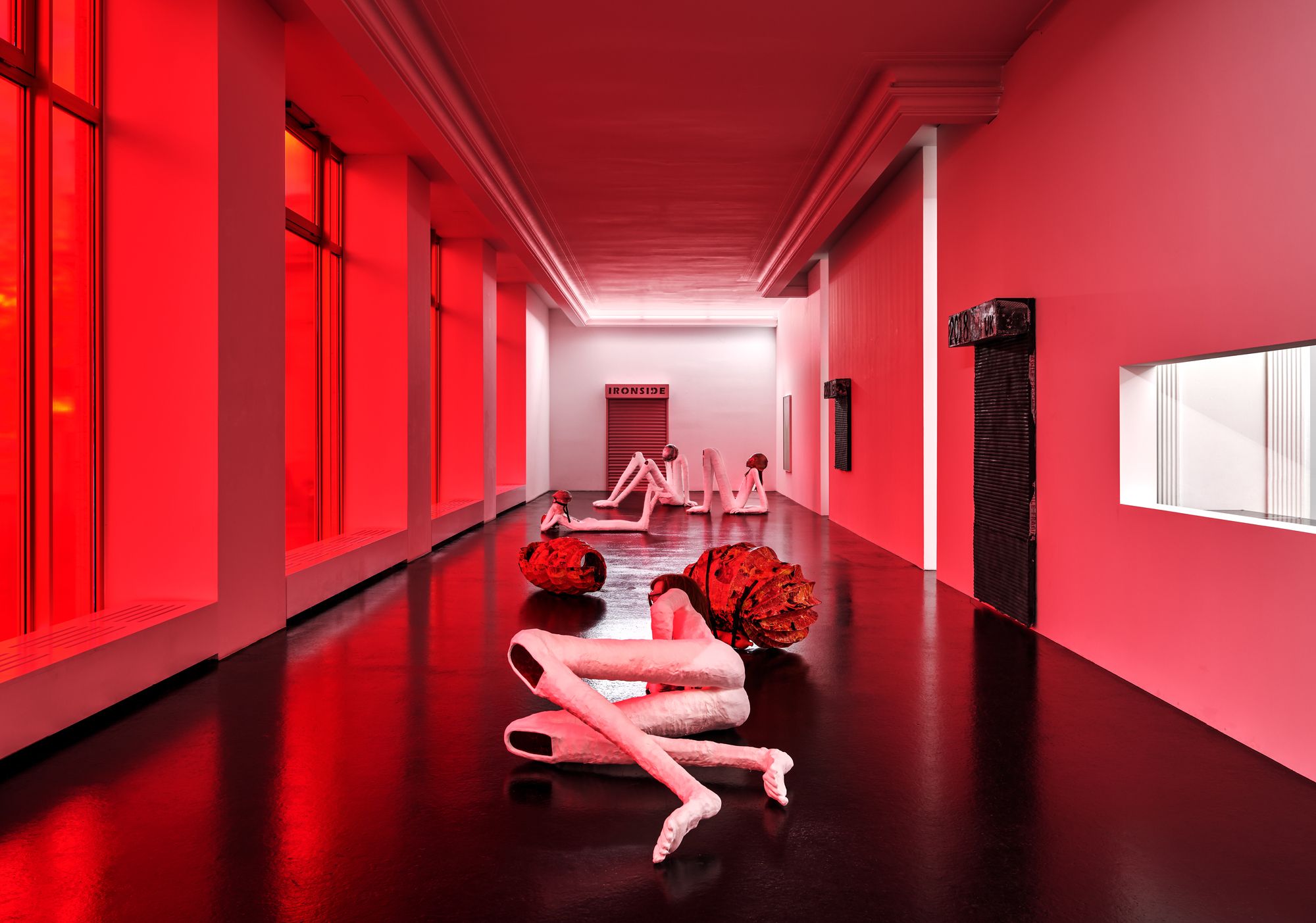 Rebecca Ackroyd, The Mulch at Peres Projects, photo 2