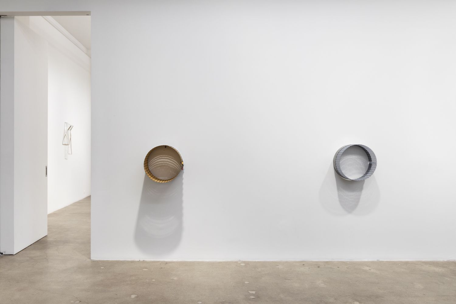 Alina Tenser, Circles with Sharp Corners at Hesse Flatow, photo 7