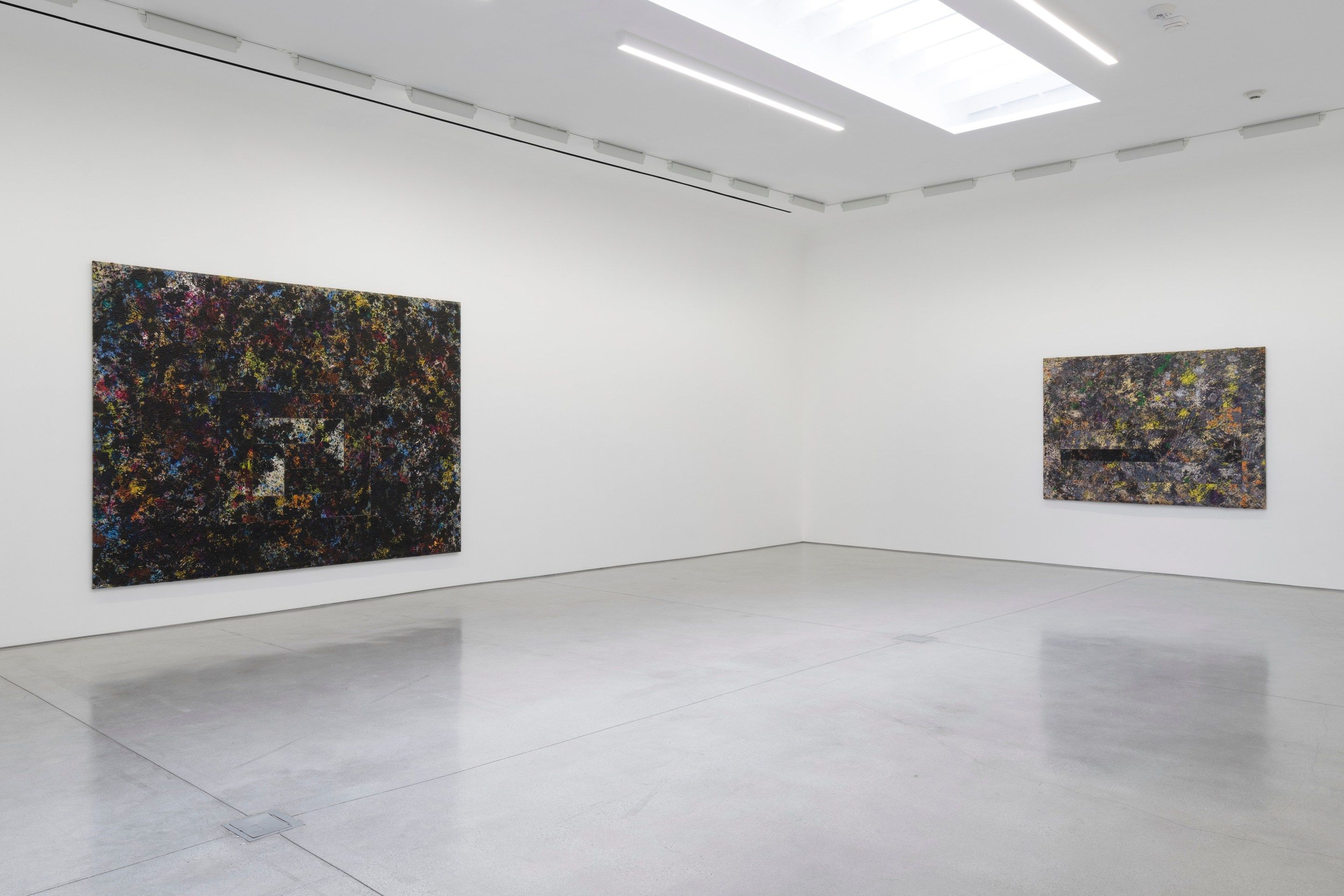 Sam Gilliam, White and Black Paintings, 1975–1977 at David Kordansky Gallery, photo 4