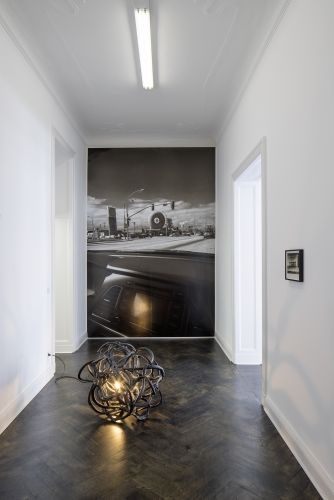 Lutz Bacher, Divine Transportation at Buchholz, photo 8