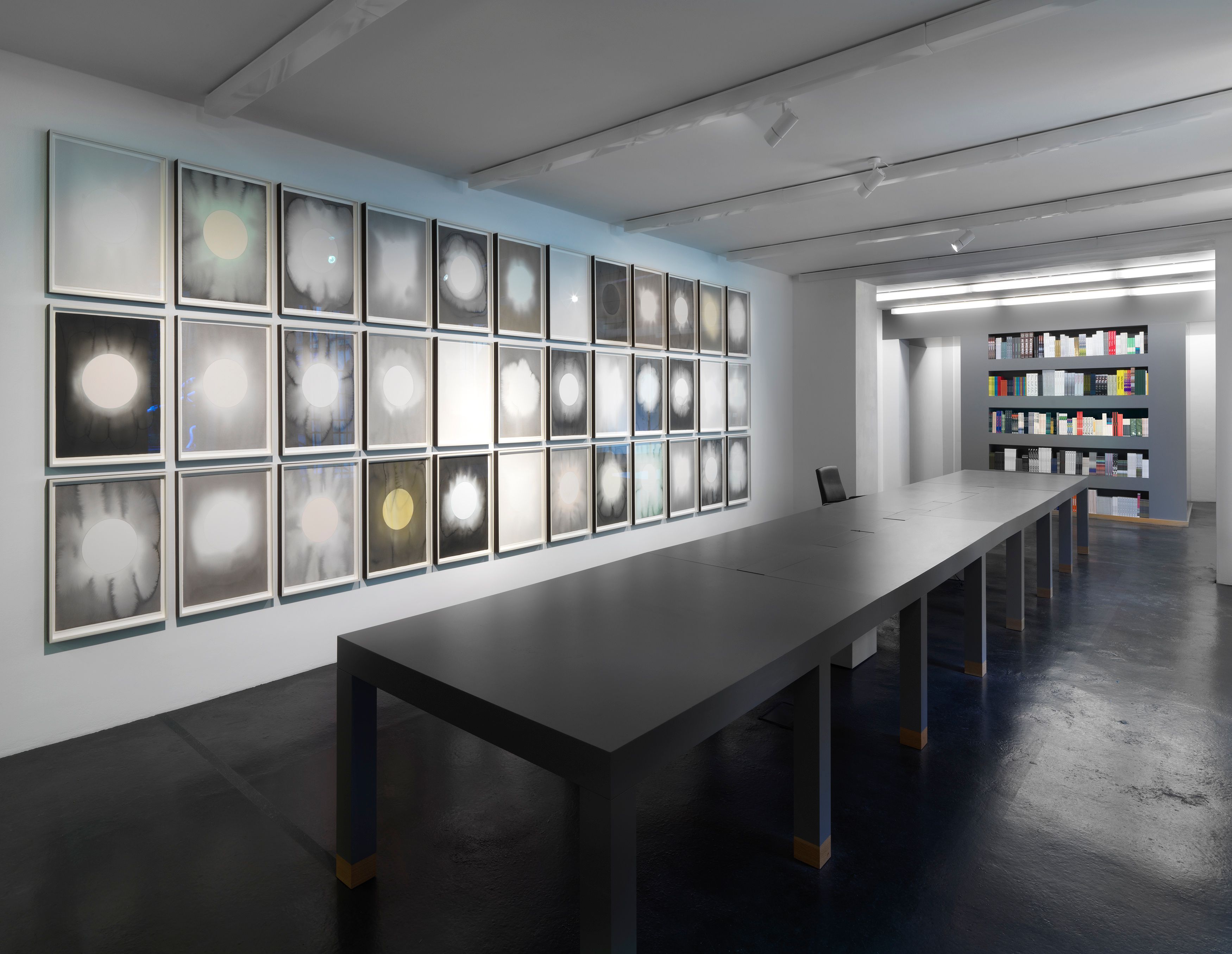 Olafur Eliasson, Near Future Living Light at Neugerriemschneider, photo 4