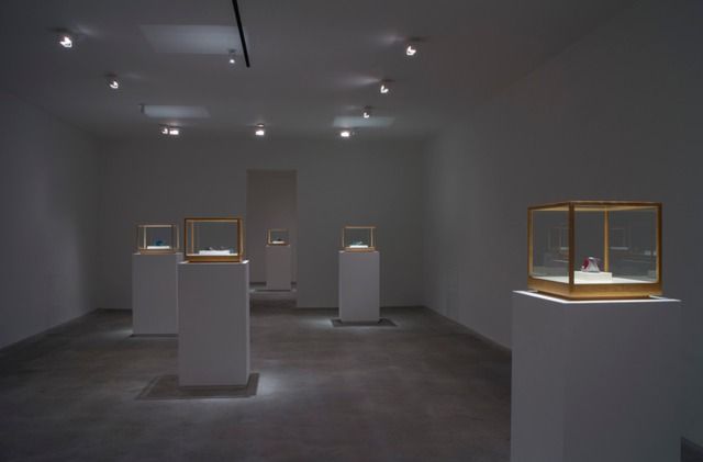 Ken Price, Specimen Rocks at Matthew Marks, photo 5