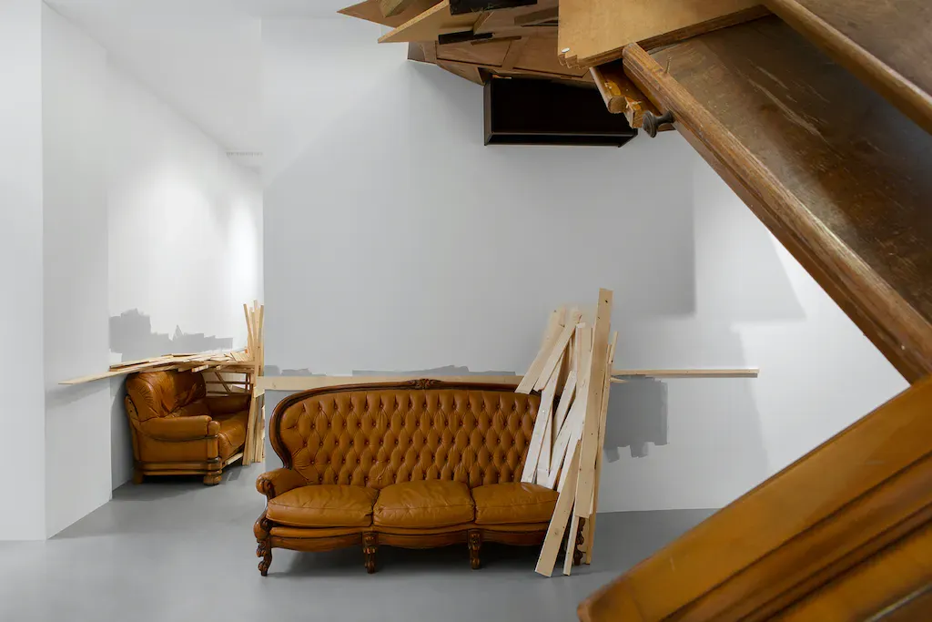 Tadashi Kawamata, Meubler at Mennour, photo 7