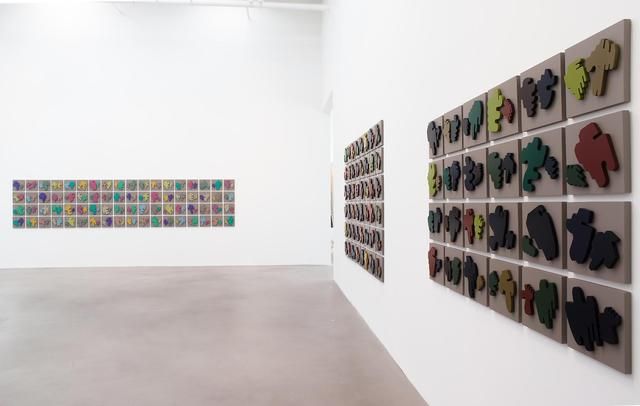 Allan McCollum, Allan McCollum at Petzel, photo 3
