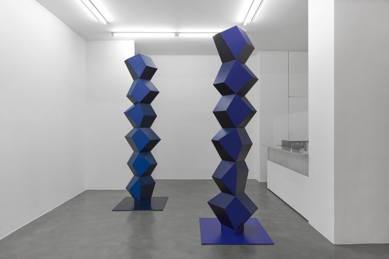 Angela Bulloch, Rainbow Unicorn Rhombus at Simon Lee, photo 7