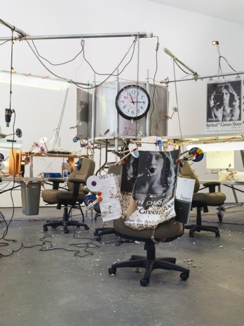 Jason Rhoades, PeaRoeFoam at David Zwirner, photo 4