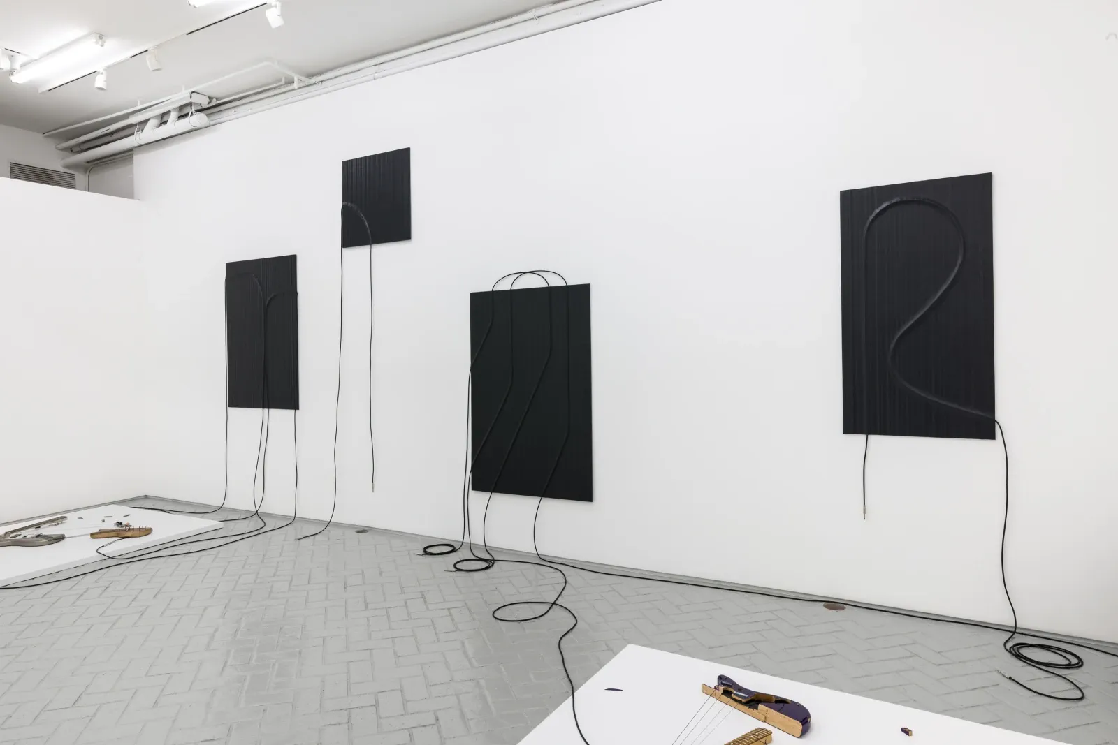 Naama Tsabar, Breaks and Suspensions at Shulamit Nazarian, photo 2