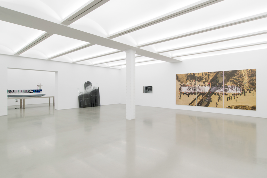 JR, Horizontal at Perrotin, photo 3