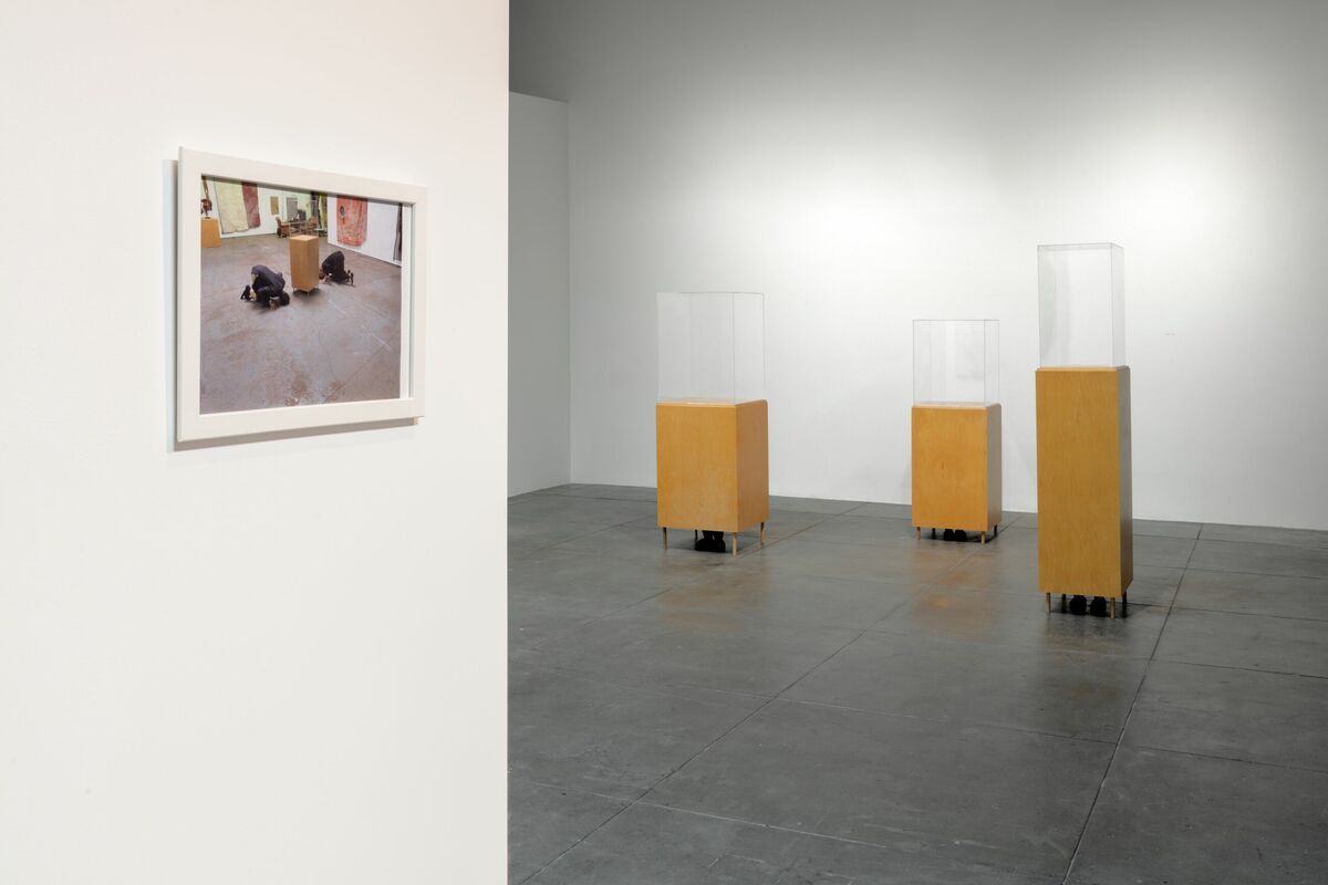 David Hammons, David Hammons at Hauser & Wirth, photo 5