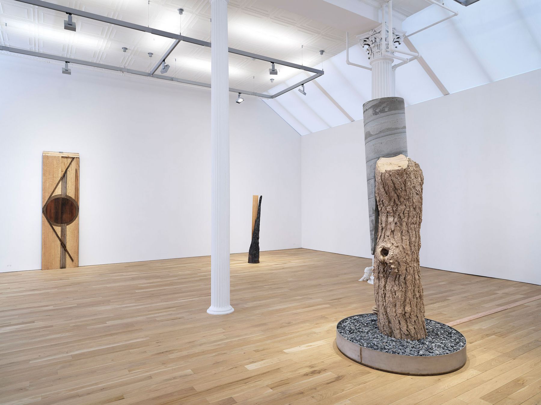 Oscar Tuazon, People at Luhring Augustine, photo 4