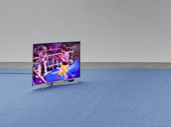 Paul Pfeiffer, Three Figures In A Room at Carlier Gebauer, photo 2