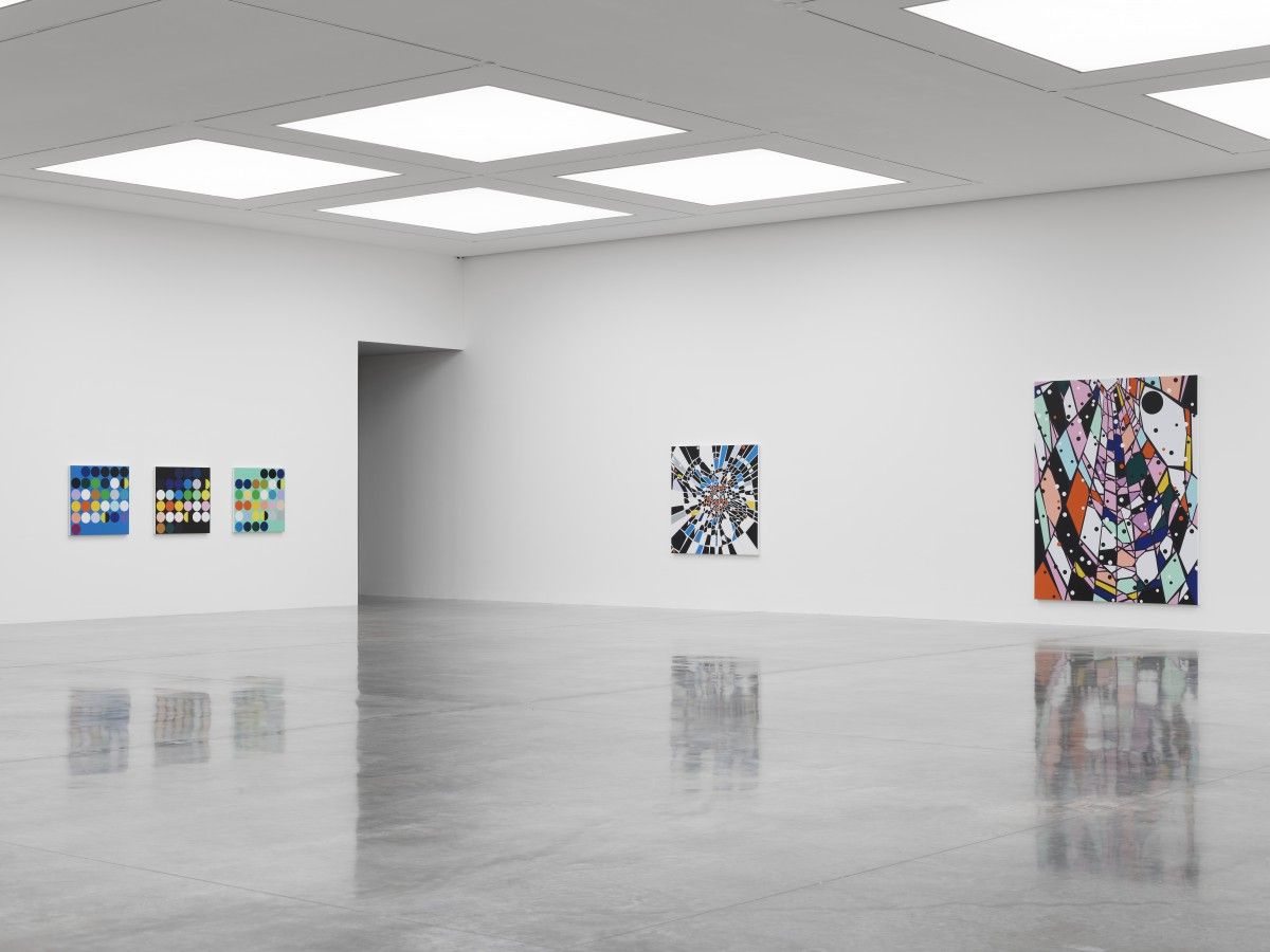 Sarah Morris, Means of Escape at White Cube, photo 4