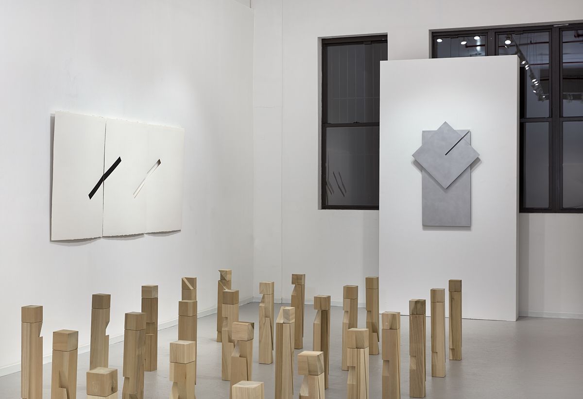 Roland Gebhardt, New Work: Floor and Wall Sculptures at David Richard Gallery, photo 2