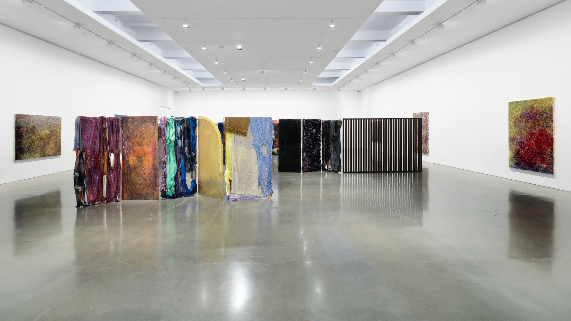 Kevin Beasley, What Delineates the Edge at Regen Projects, photo 2