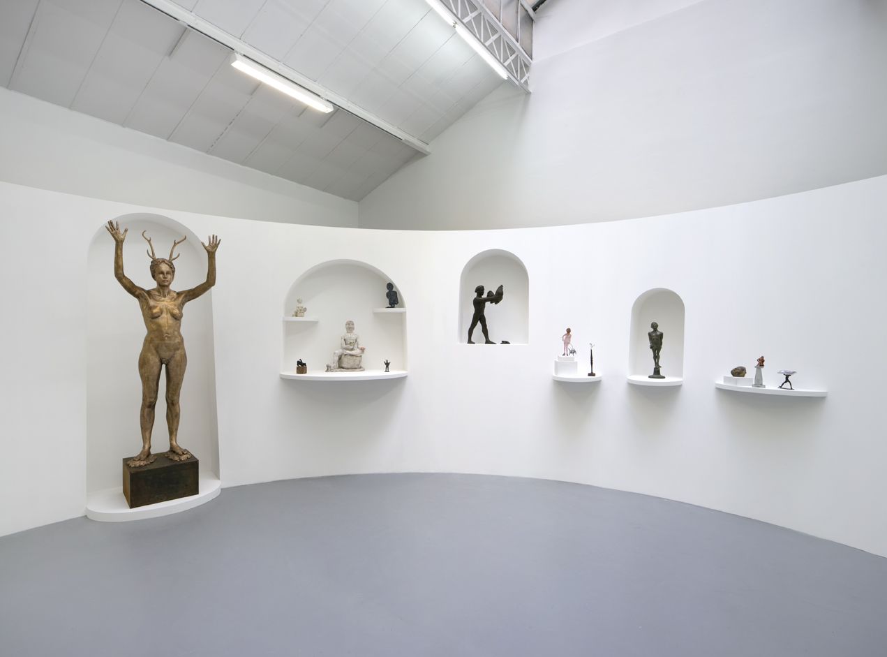 Martial Raysse, Les Statues! at Mennour, photo 2