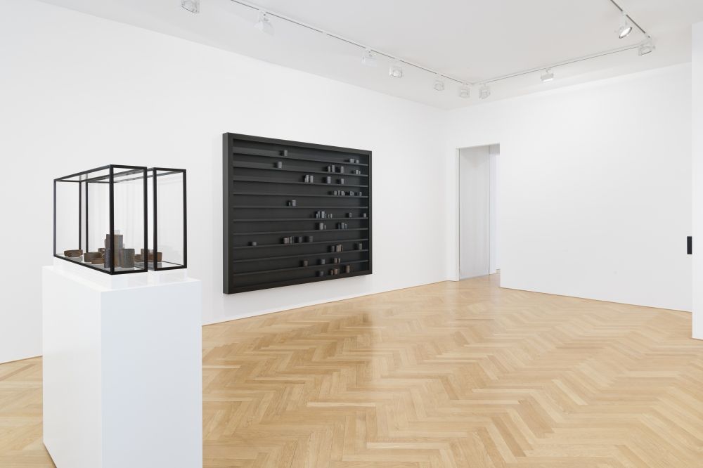 Edmund de Waal, Irrkunst at Max Hetzler, photo 2