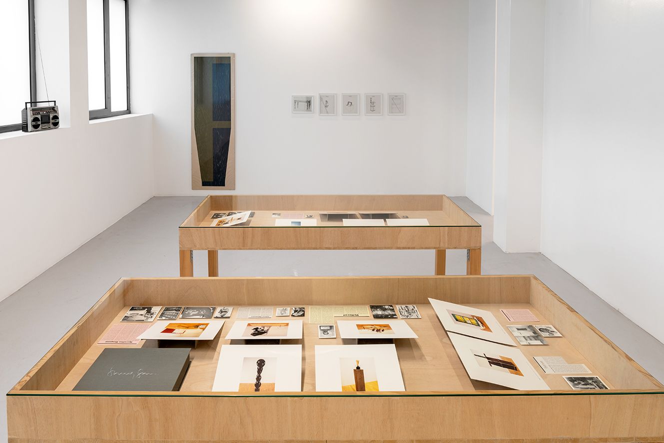 Ronald Jones, Clock in a Radio at Air de Paris, photo 3
