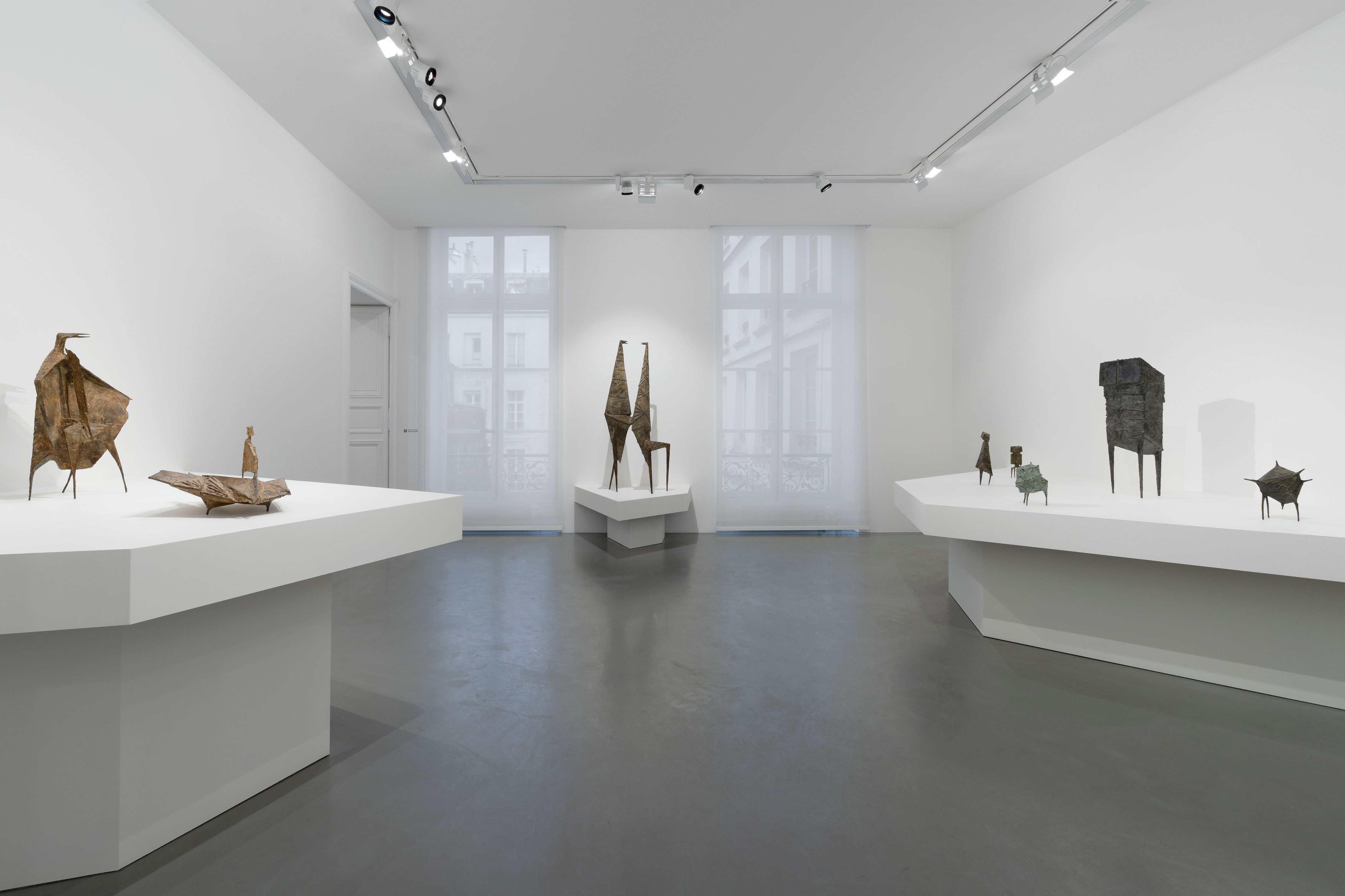 Lynn Chadwick, Hypercycle Chapter 1: Scalene (1947-1962) at Perrotin, photo 3