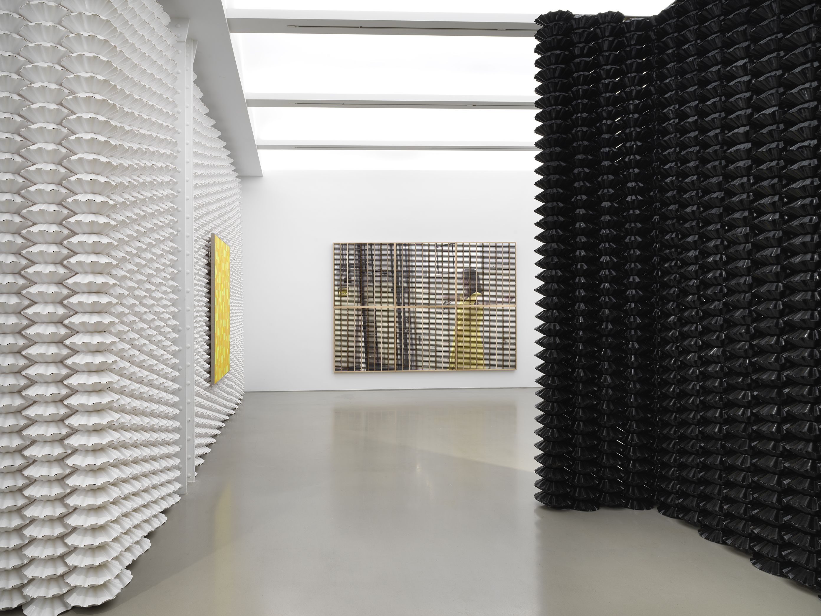 Gregor Hildebrandt, In meiner Wohnung gibt es viele Zimmer at Perrotin, photo 2