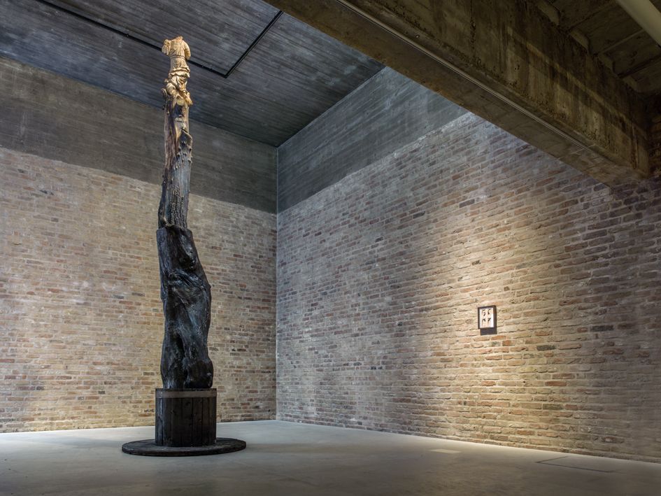 Kris Martin, Kris Martin at König Galerie, photo 2