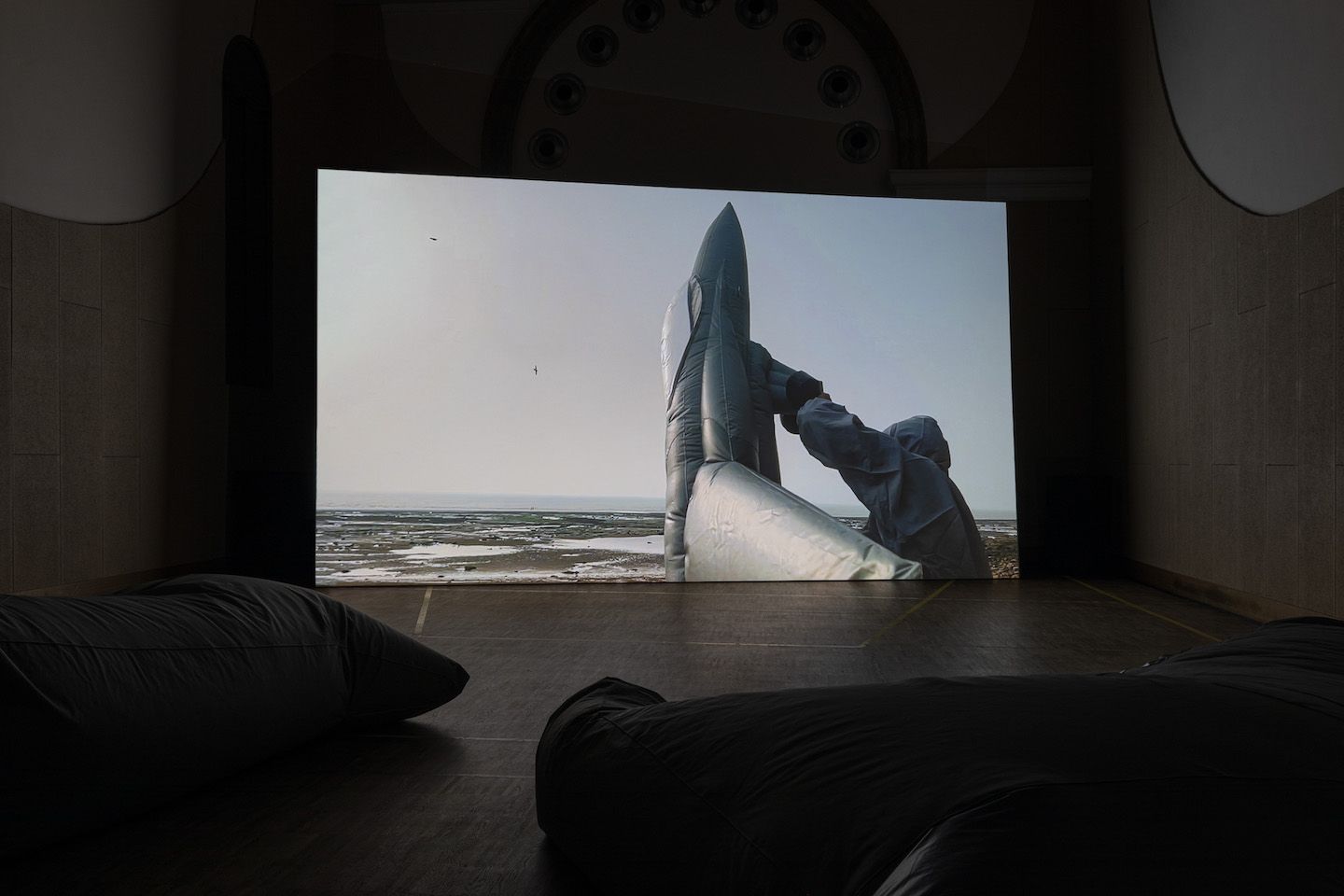 Fiona Banner aka The Vanity Press, Pranayama Typhoon at Patronato Salesiano Leone XIII, photo 3