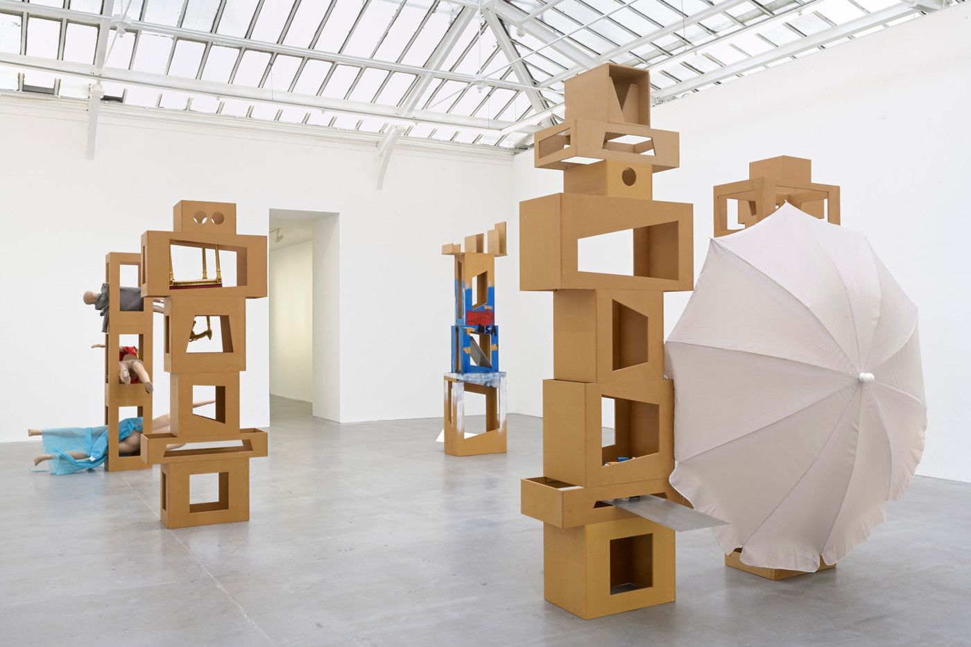 Isa Genzken, Paris New York at David Zwirner, photo 5