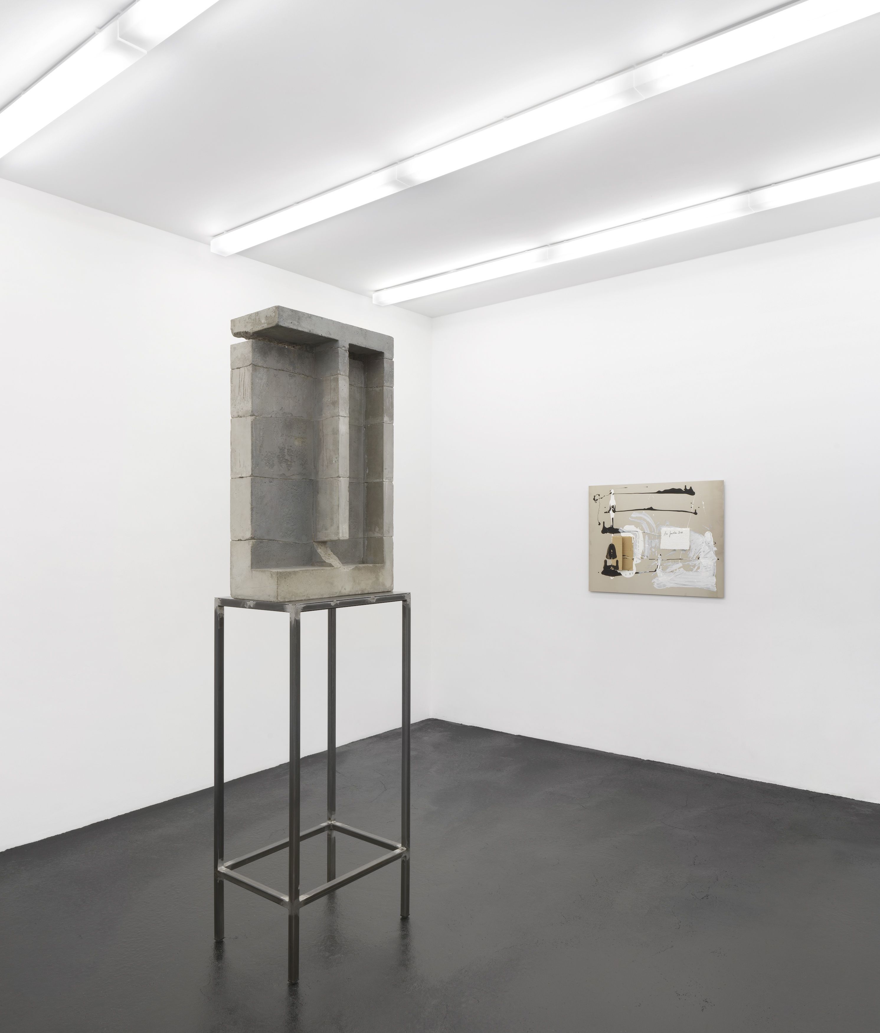 Isa Genzken, Isa Genzken at Neugerriemschneider, photo 2
