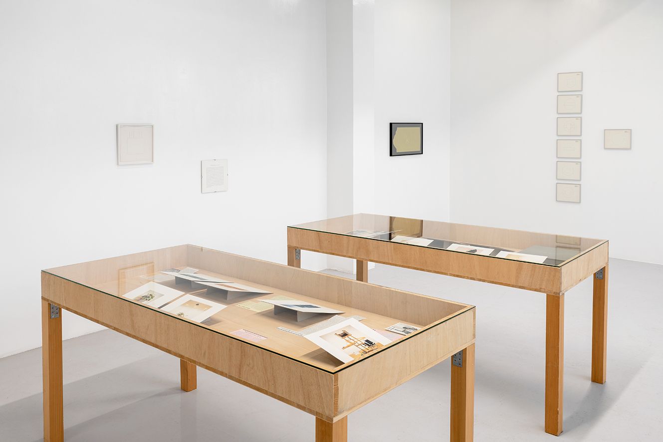 Ronald Jones, Clock in a Radio at Air de Paris, photo 5