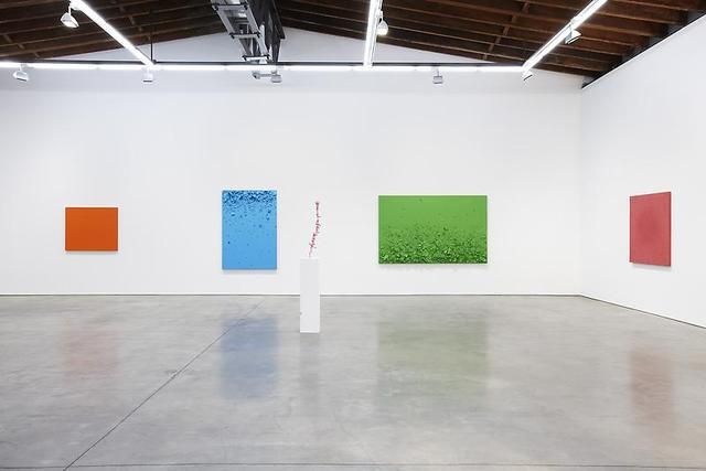 Tom Friedman, Paint and Styrofoam at Luhring Augustine, photo 2