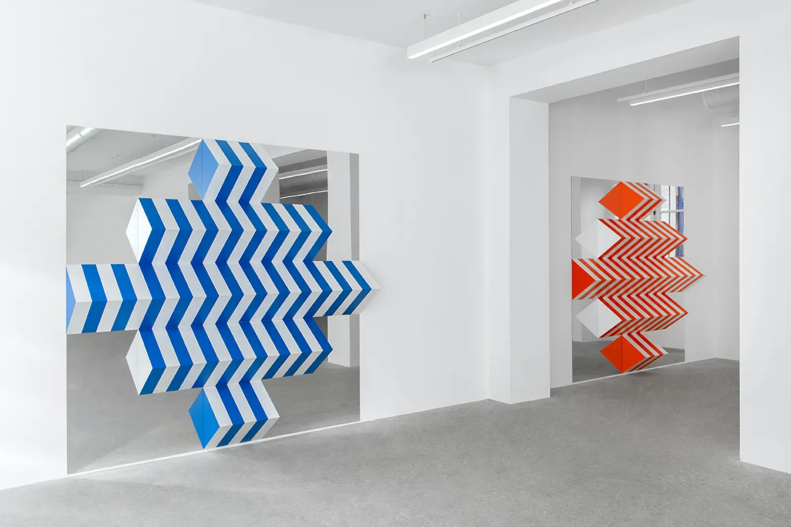 Daniel Buren, Plis Contre Plan, Hauts‑Reliefs, Travaux Situés at Mennour, photo 3