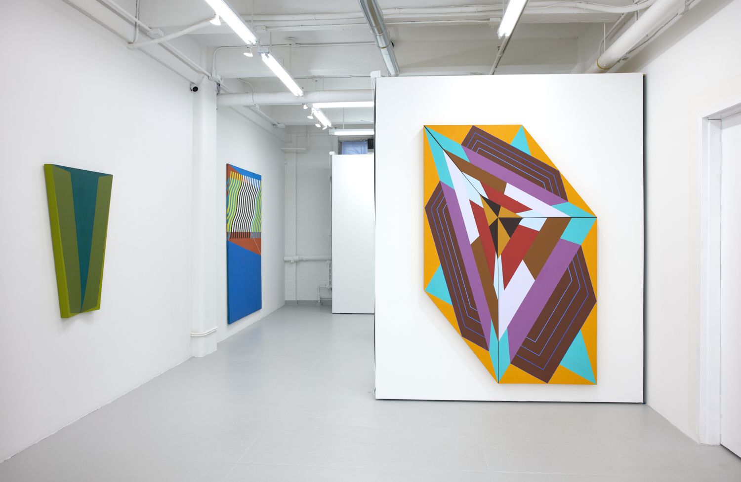 Ronald Davis, Optical, Shaped and Color Abstractions: Paintings 1963 - 1965 at David Richard Gallery, photo 4