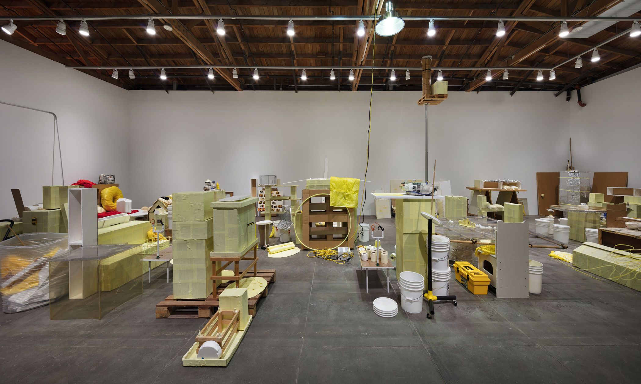 Jason Rhoades, Installations, 1994 – 2006 at Hauser & Wirth, photo 2
