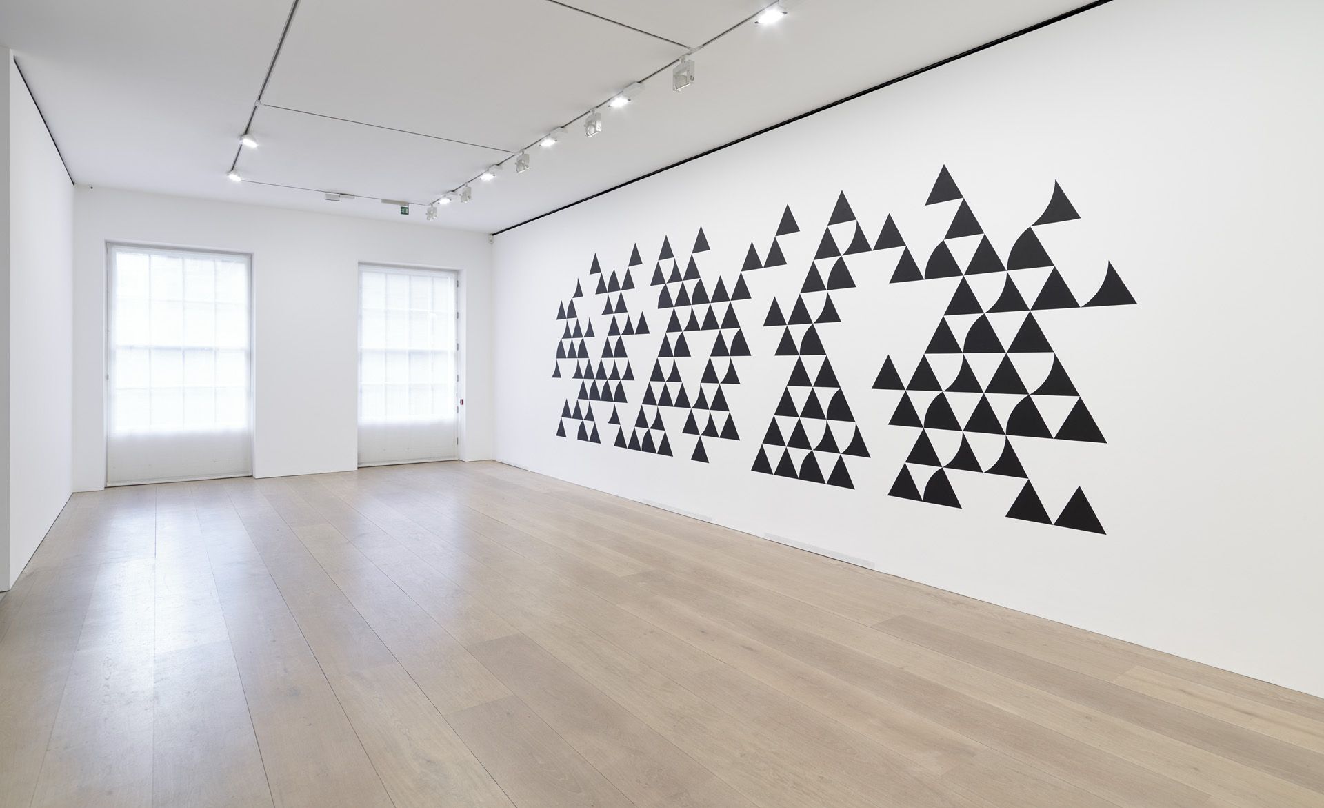 Bridget Riley, Recent Paintings 2014 – 2017 at David Zwirner, photo 2