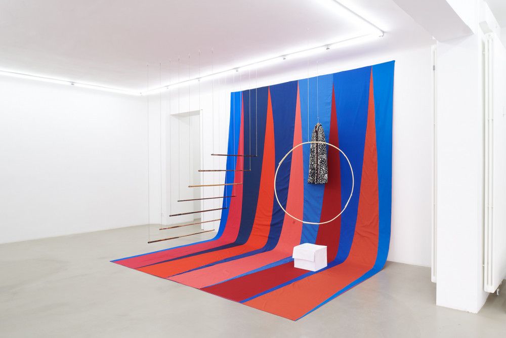 Ulla von Brandenburg, Feste Erde, Flüssiger Wind (Solid Earth, Liquid Wind) at Meyer Riegger, photo 2
