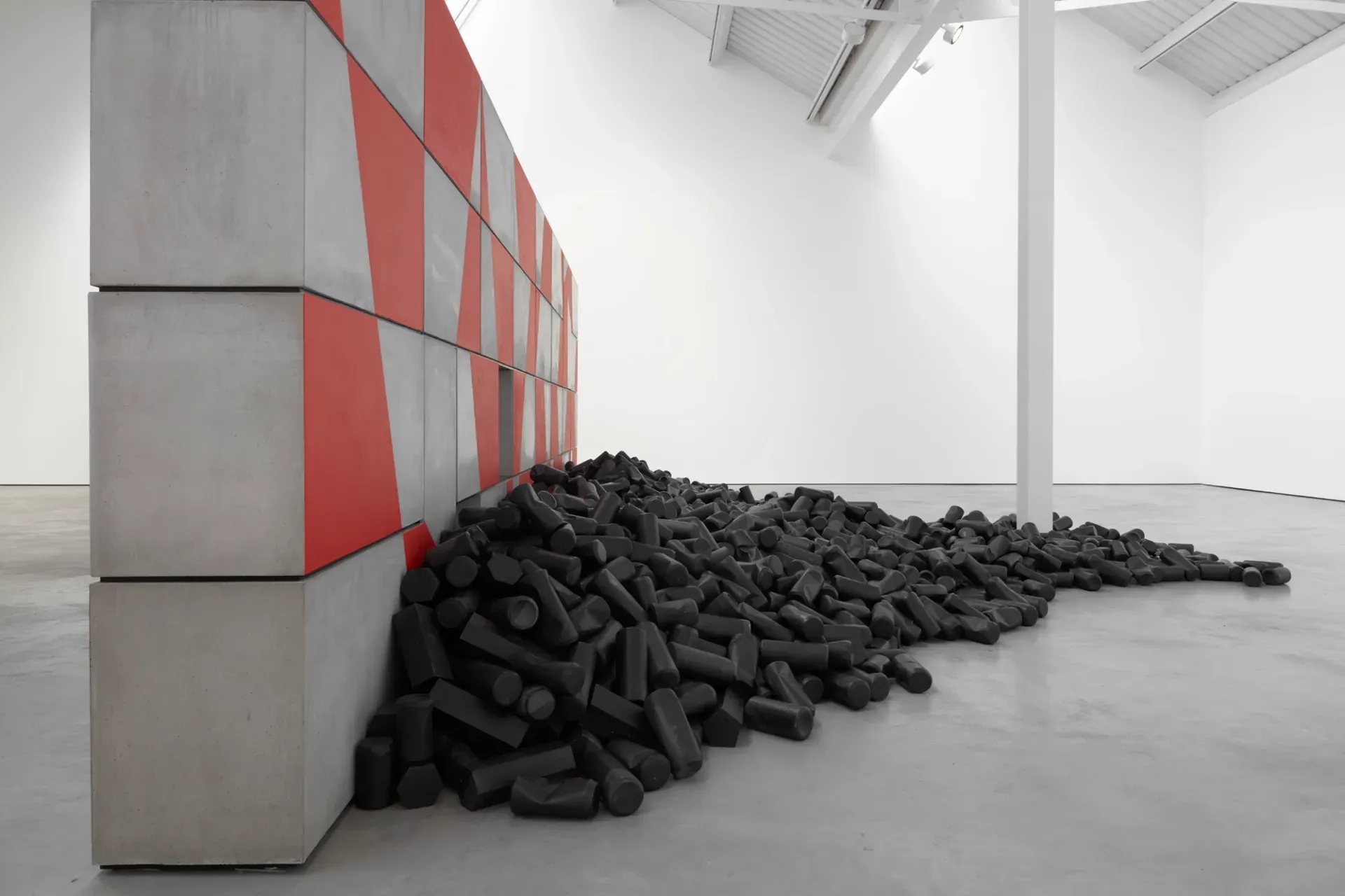 Eva Rothschild, Eva Rothschild at Modern Art, photo 2