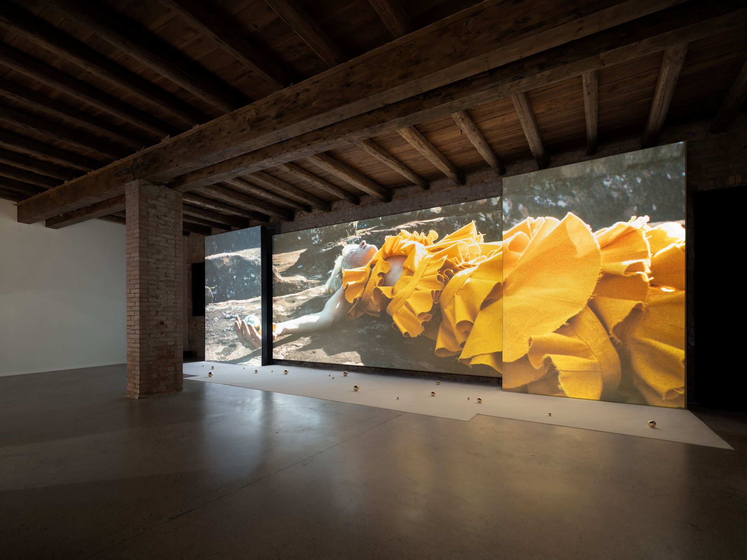 Lita Albuquerque, Liquid Light at Olivolo, photo 2