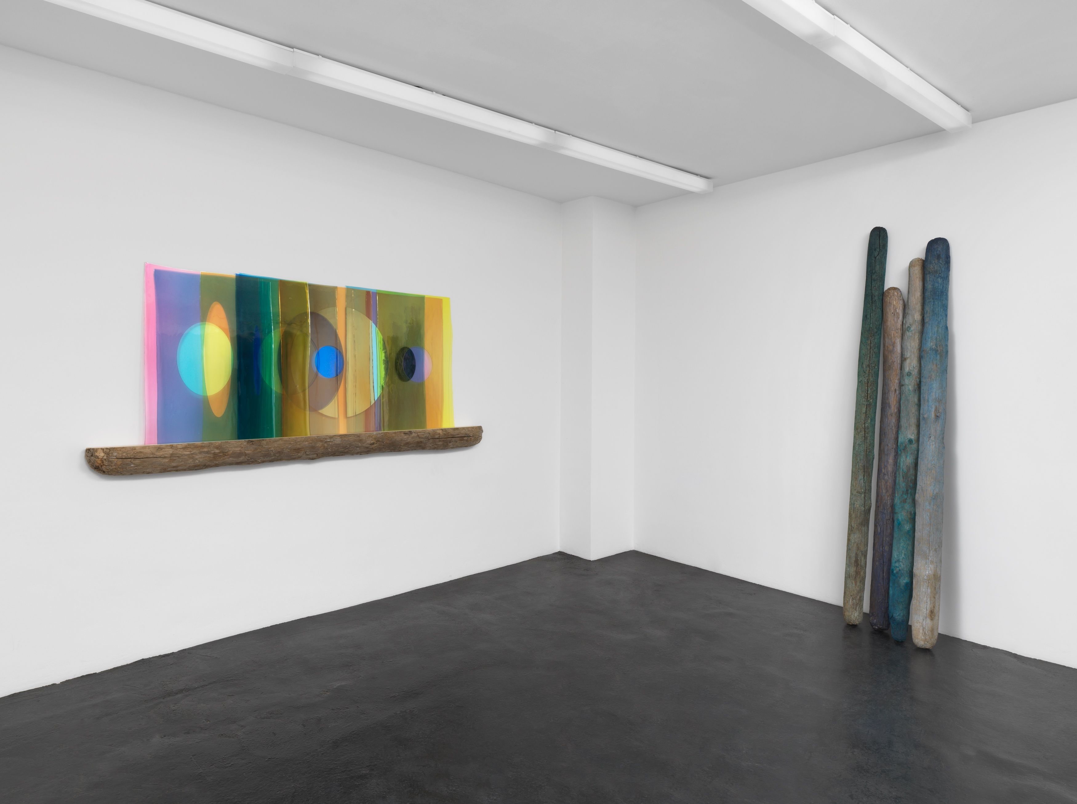 Olafur Eliasson, Near Future Living Light at Neugerriemschneider, photo 3