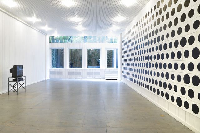 Jonathan Horowitz, 402 Dots, Line, and the One Note Samba at Karma, photo 3
