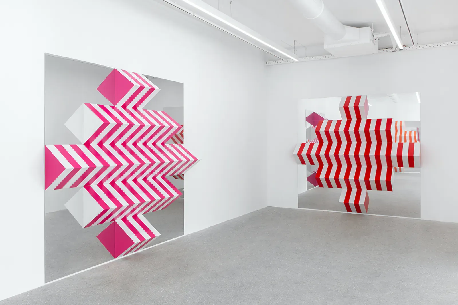 Daniel Buren, Plis Contre Plan, Hauts‑Reliefs, Travaux Situés at Mennour, photo 5
