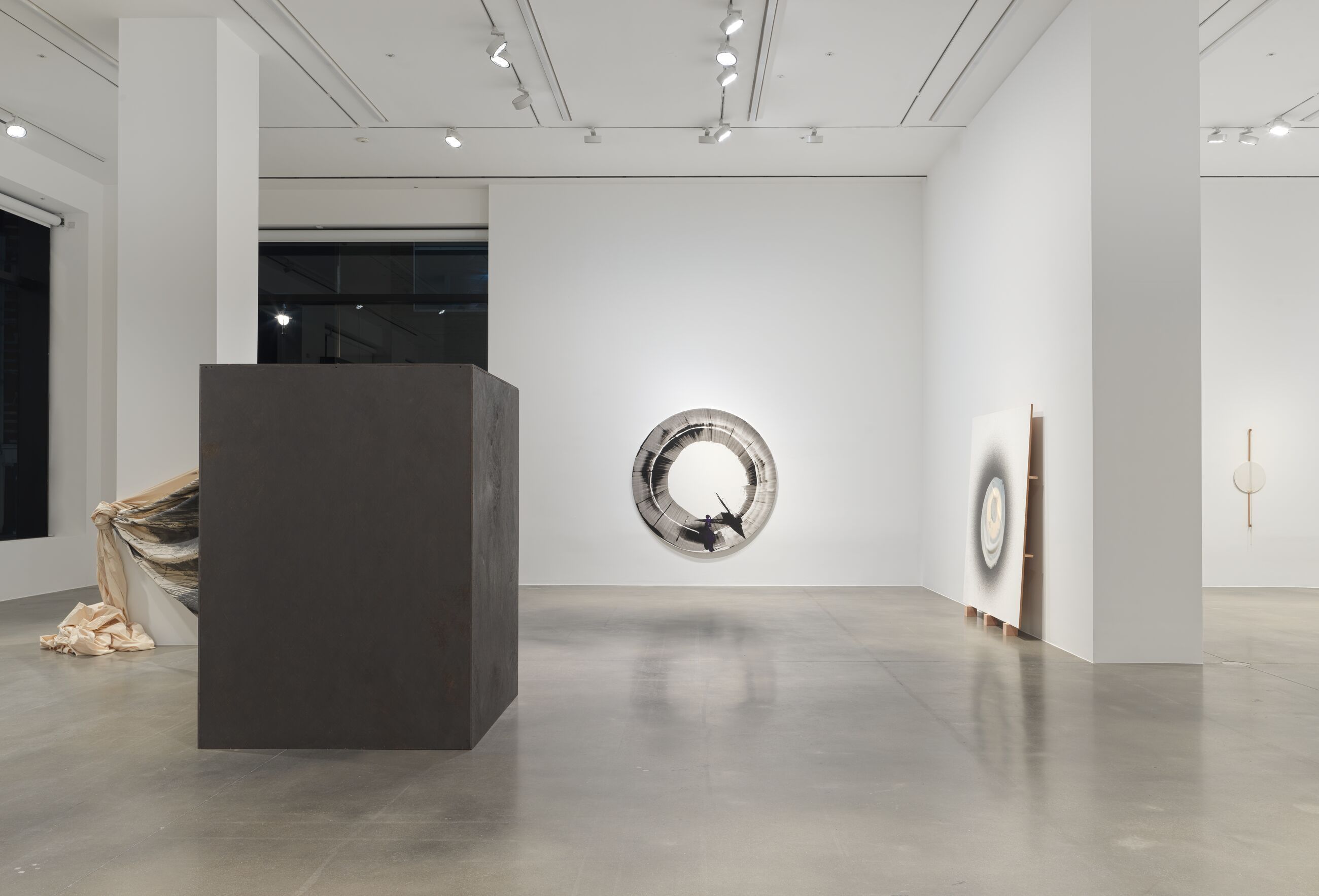 Takesada Matsutani, Shifting Boundaries at Hauser & Wirth, photo 2